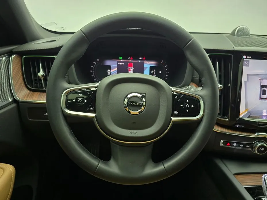 Volvo XC60 — фото 9
