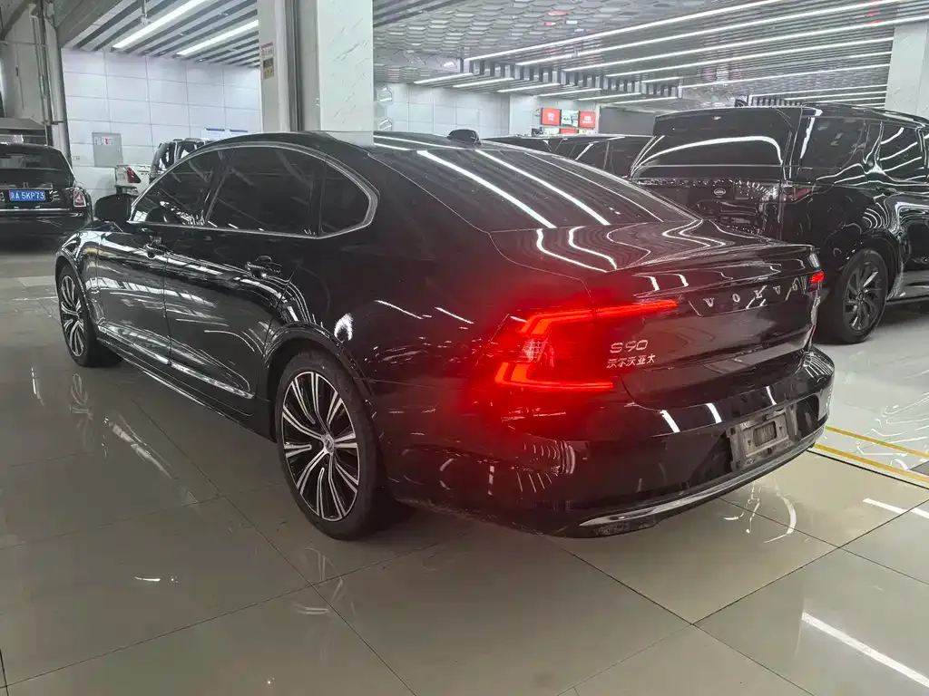 Volvo S90 — фото 9