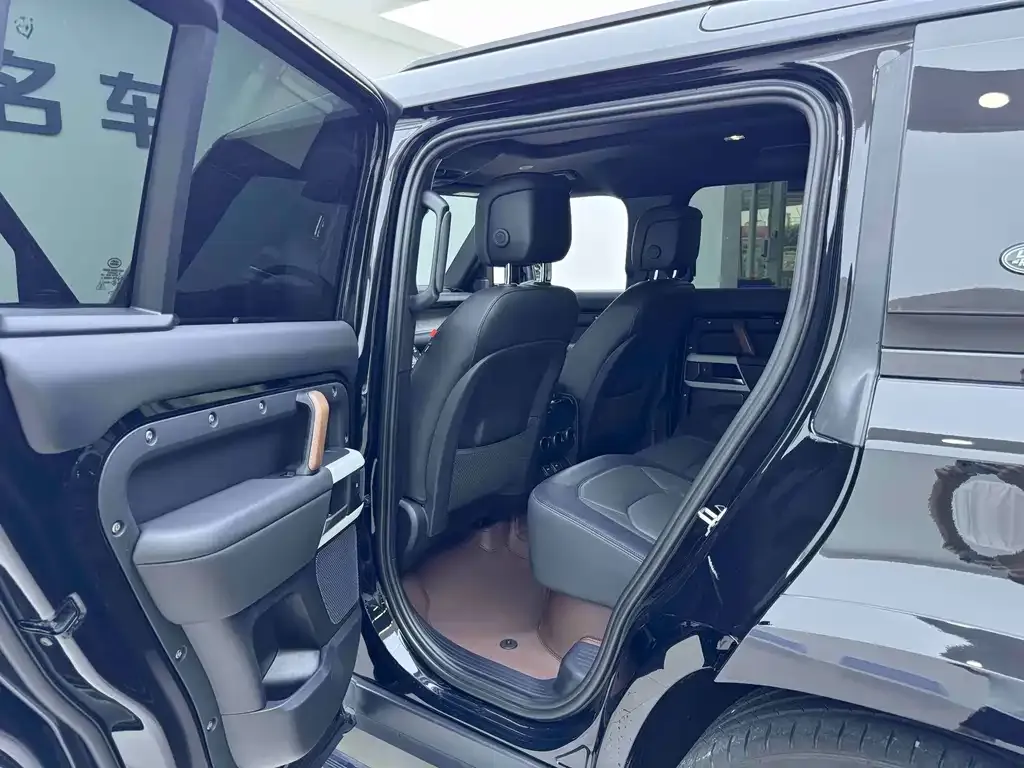 Land Rover Defender — фото 9