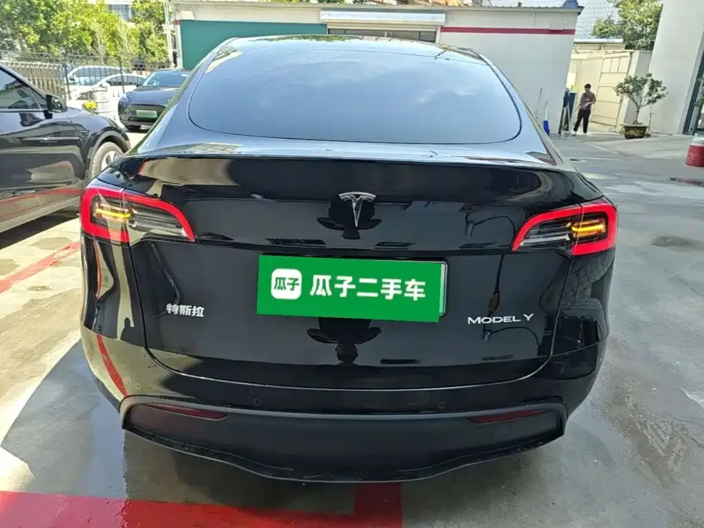 Tesla Model Y — фото 3