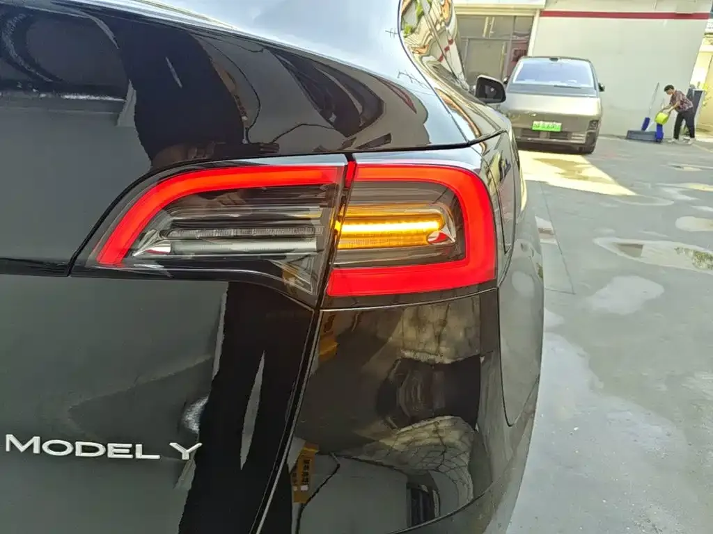 Tesla Model Y — фото 2