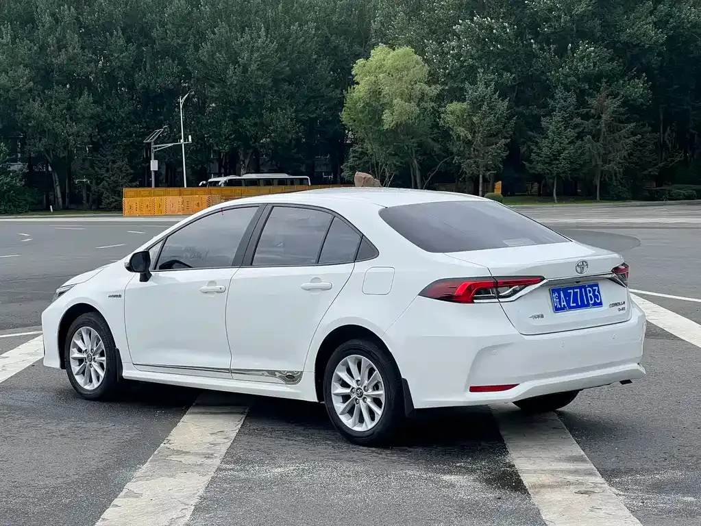 Toyota Corolla — фото 10
