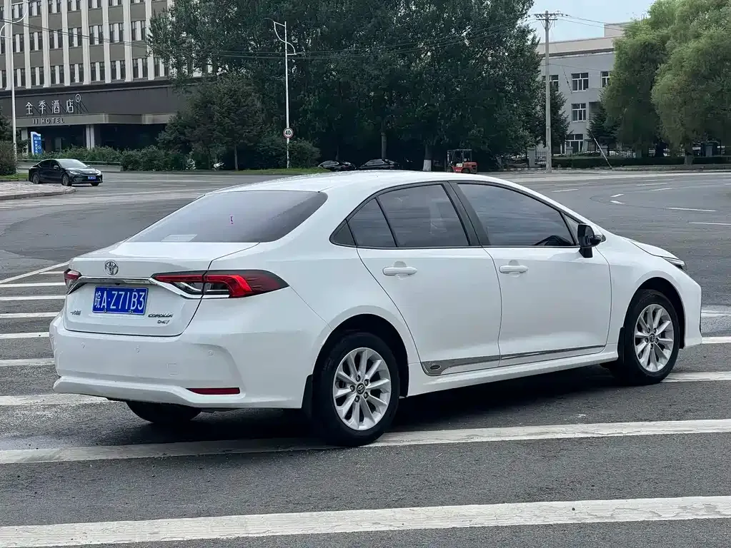 Toyota Corolla — фото 9