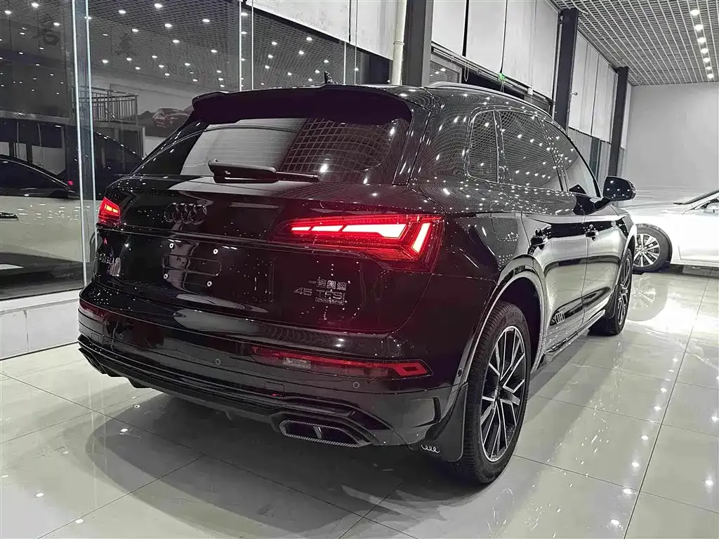 Audi Q5L — фото 7