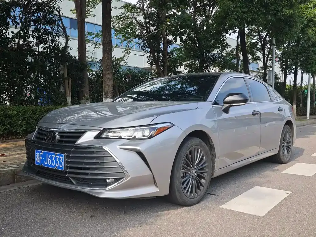 Toyota Avalon — фото 1