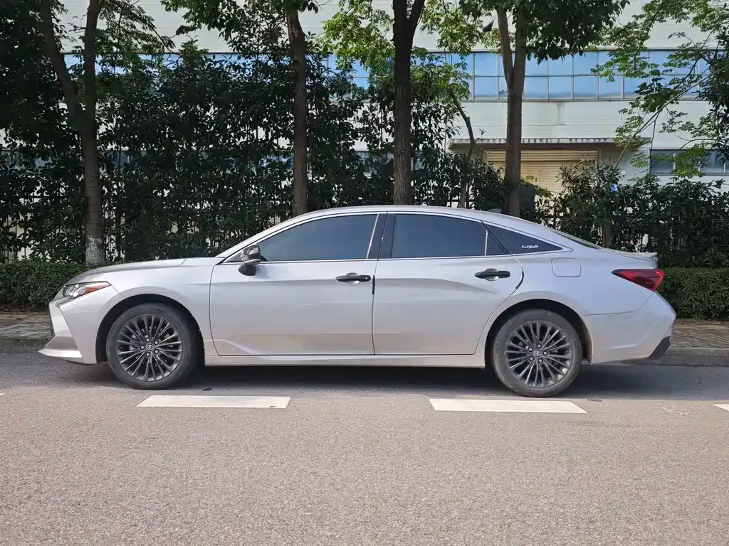 Toyota Avalon — фото 10