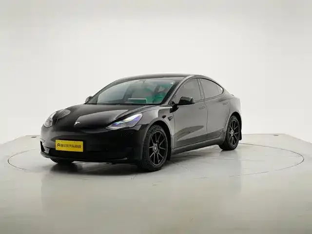 Tesla Model 3 — фото 1