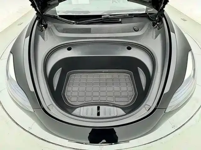 Tesla Model 3 — фото 2