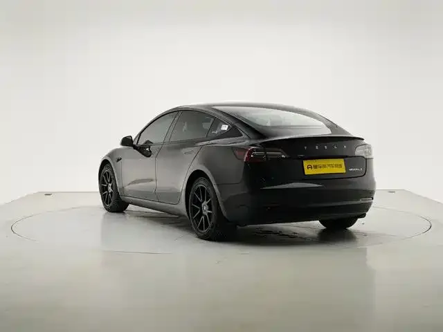 Tesla Model 3 — фото 10
