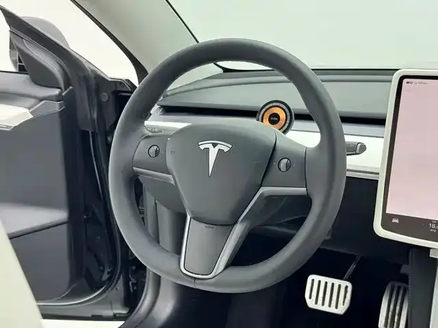 Tesla Model 3 — фото 8