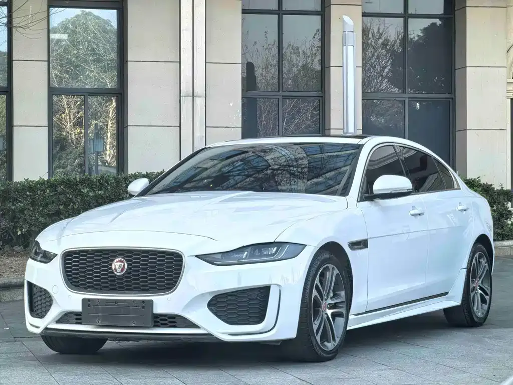 Jaguar XFL — фото 1