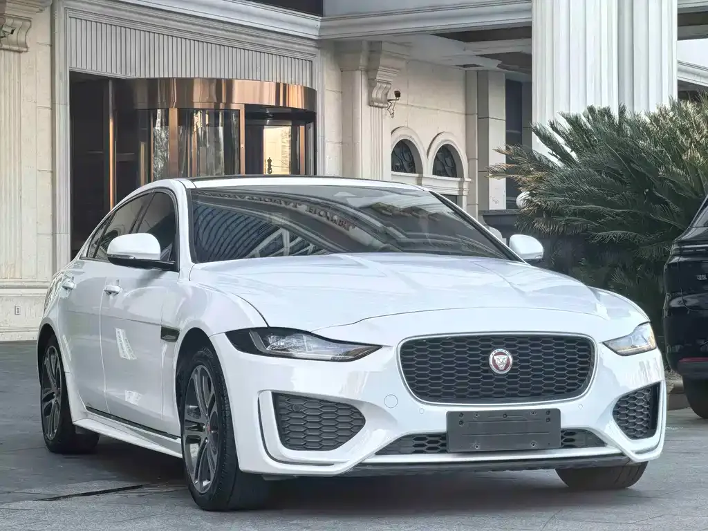 Jaguar XFL — фото 10