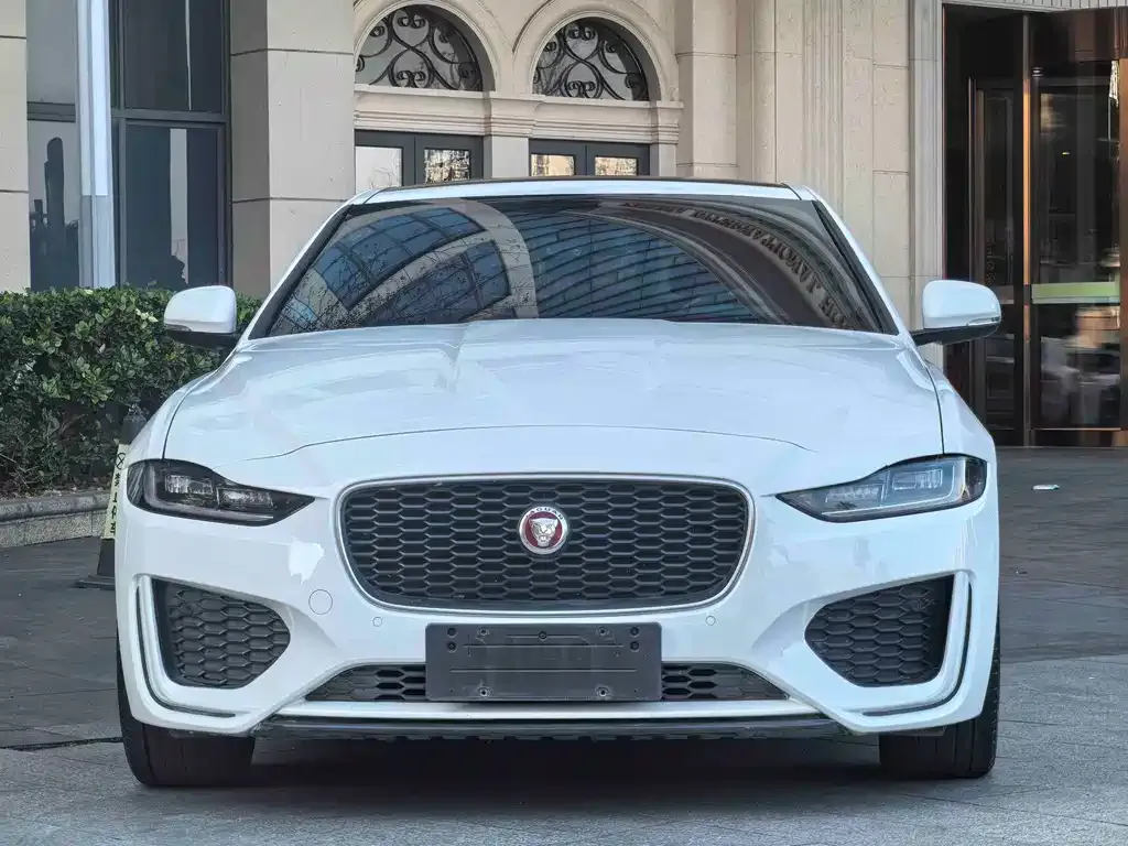 Jaguar XFL — фото 3