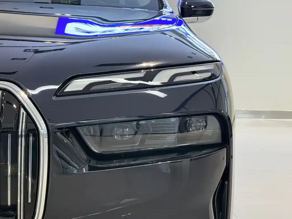 BMW 7 Series — фото 10