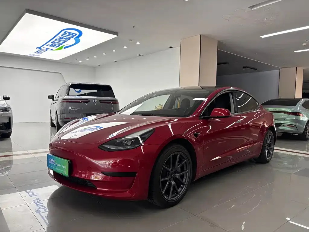 Tesla Model 3 — фото 1