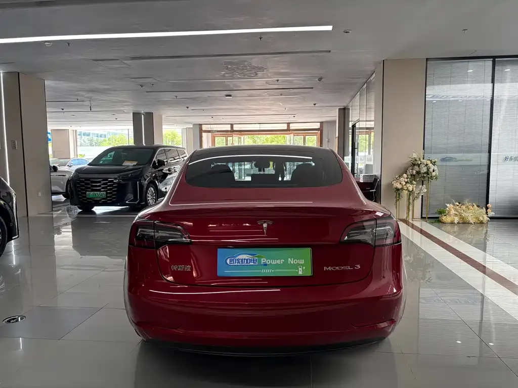 Tesla Model 3 — фото 6
