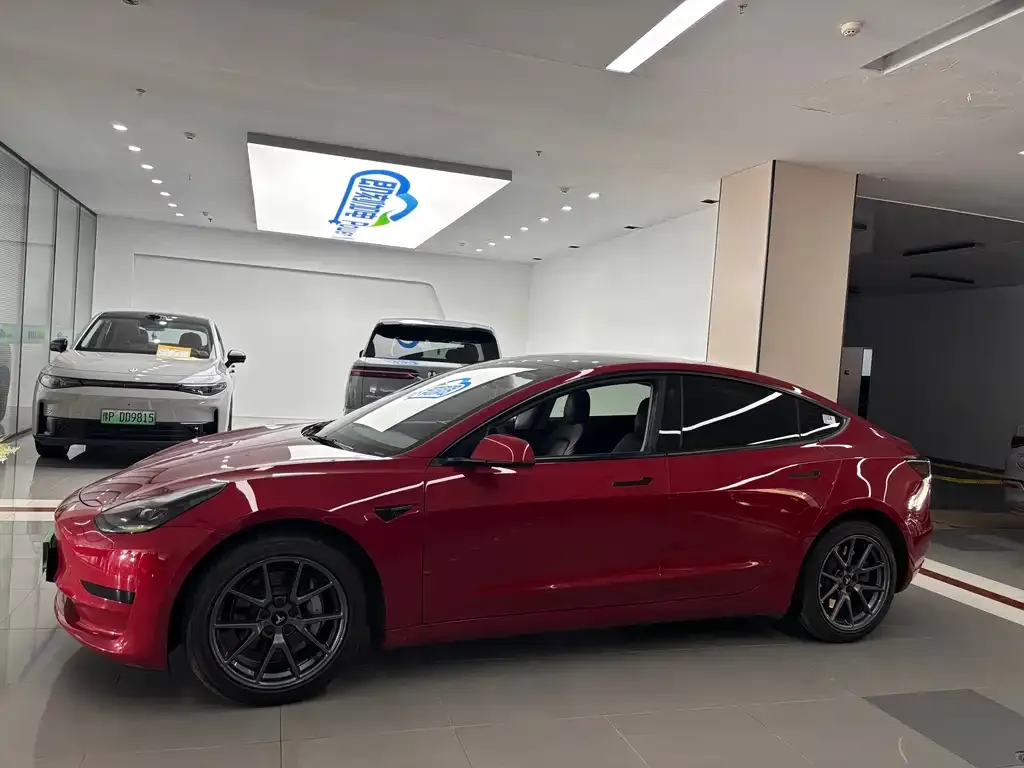 Tesla Model 3 — фото 5