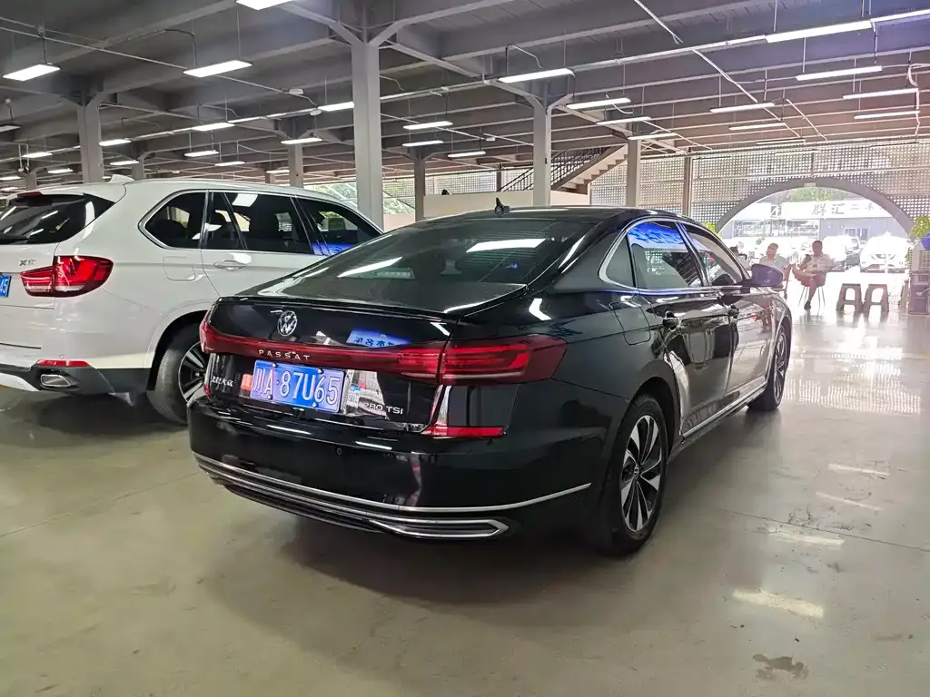 Volkswagen Passat — фото 10