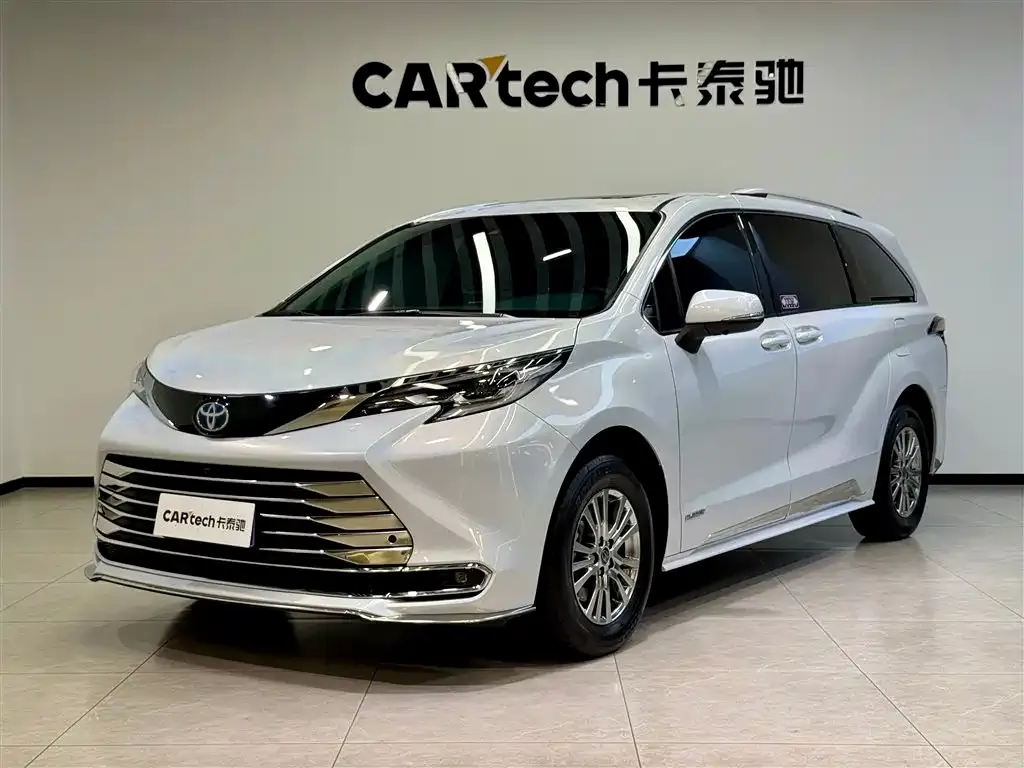 Toyota Sienna — фото 1
