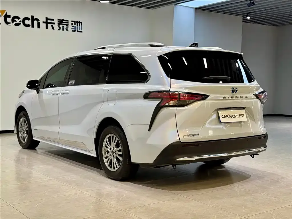 Toyota Sienna — фото 7