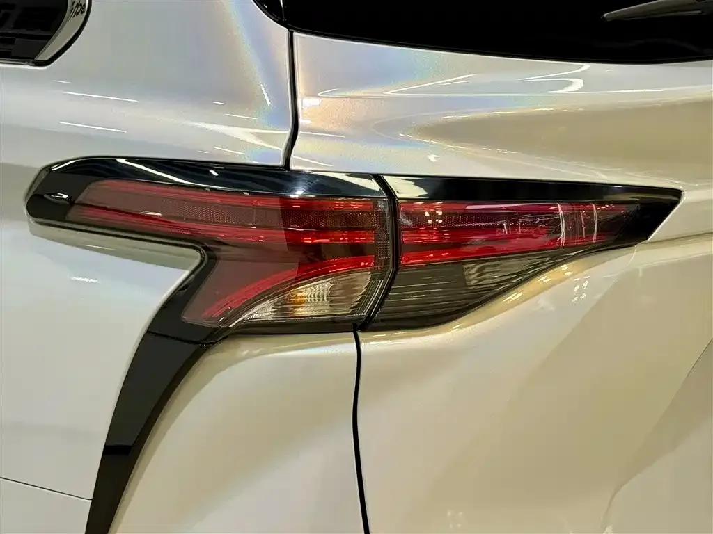 Toyota Sienna — фото 4