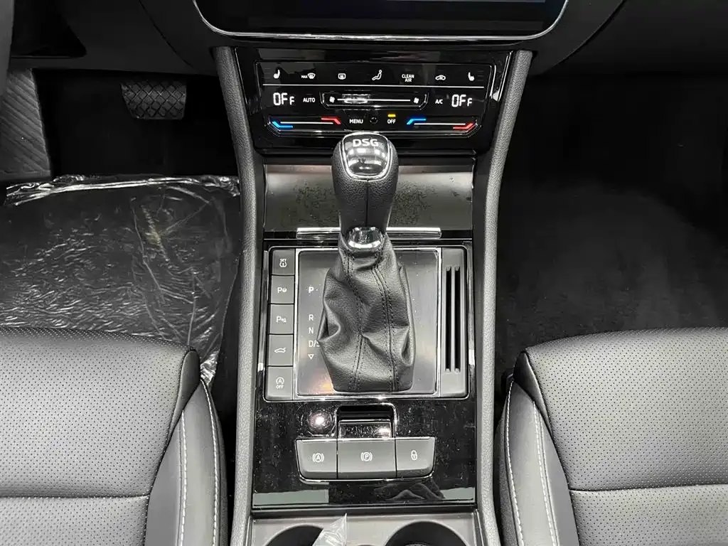 Skoda Superb — фото 9