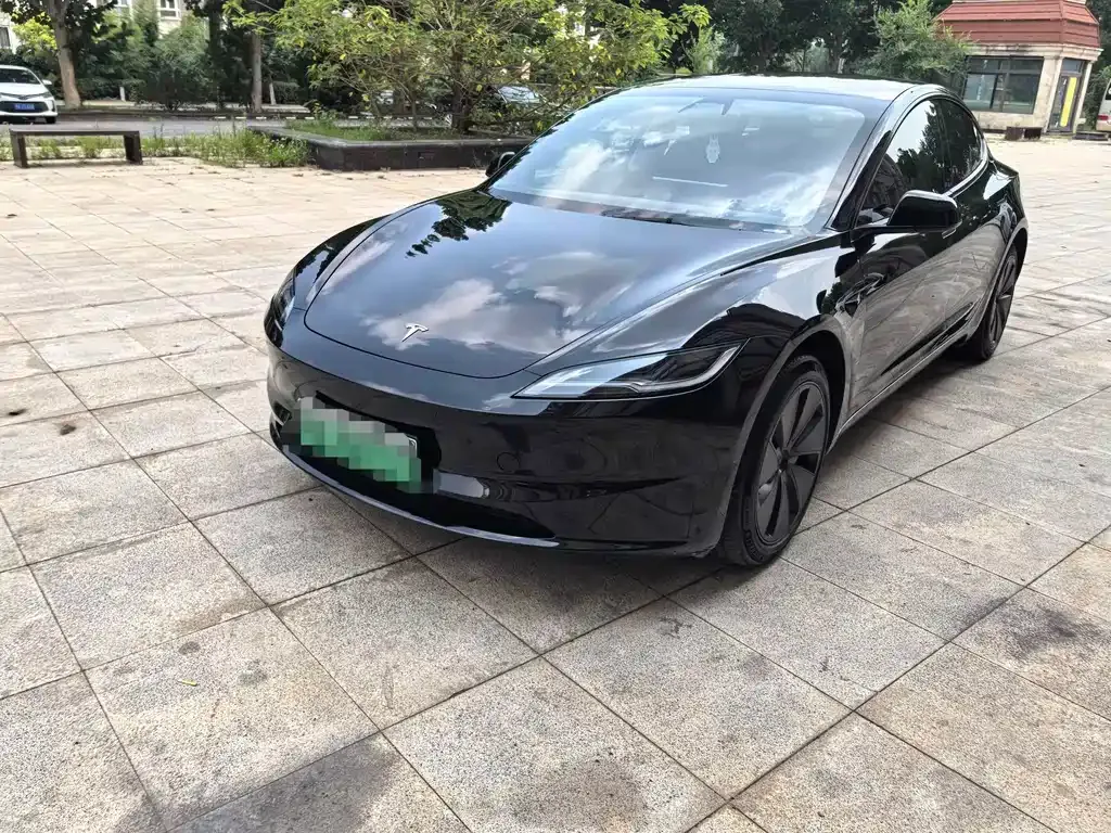 Tesla Model 3 — фото 1
