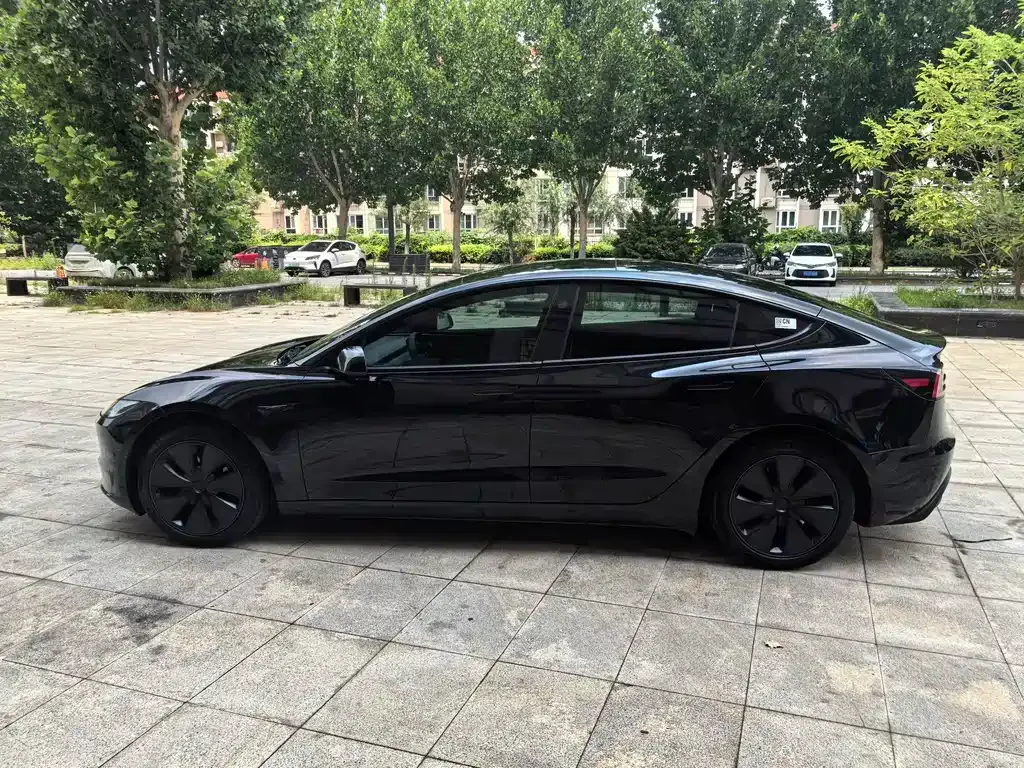 Tesla Model 3 — фото 9