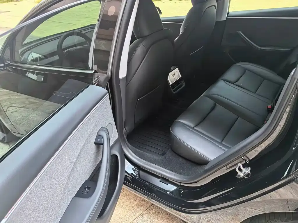 Tesla Model 3 — фото 3