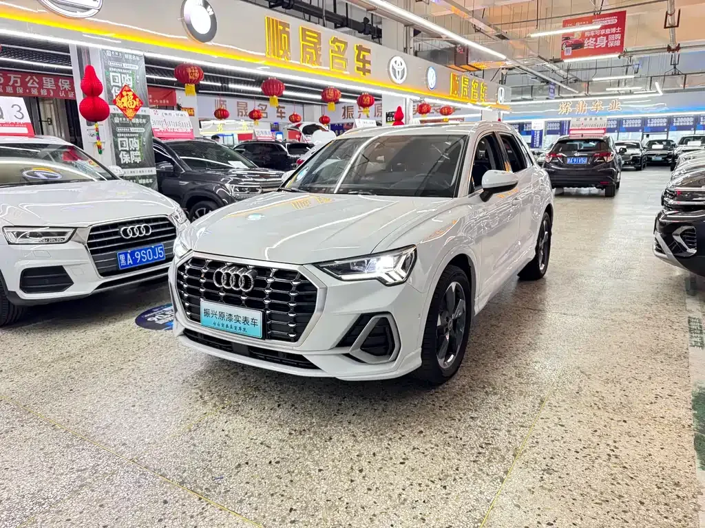 Audi Q3 — фото 1