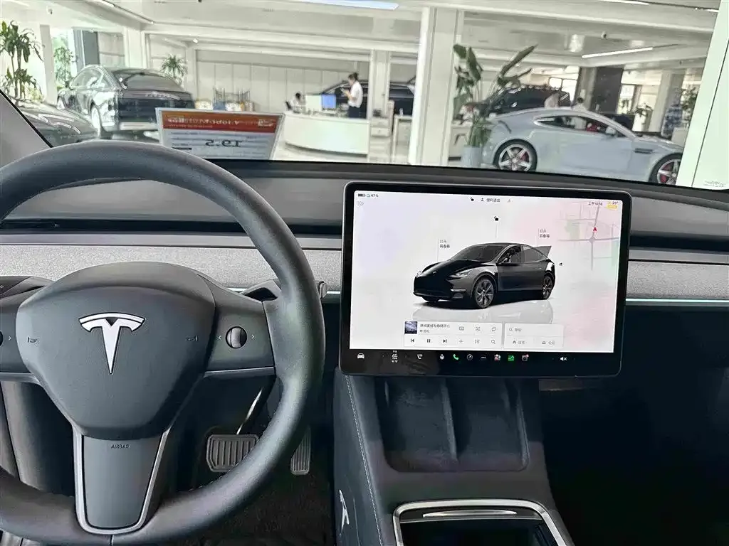 Tesla Model Y — фото 7
