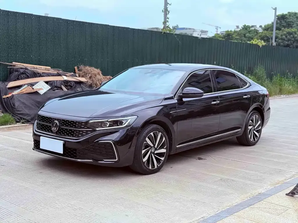 Volkswagen Passat — фото 1
