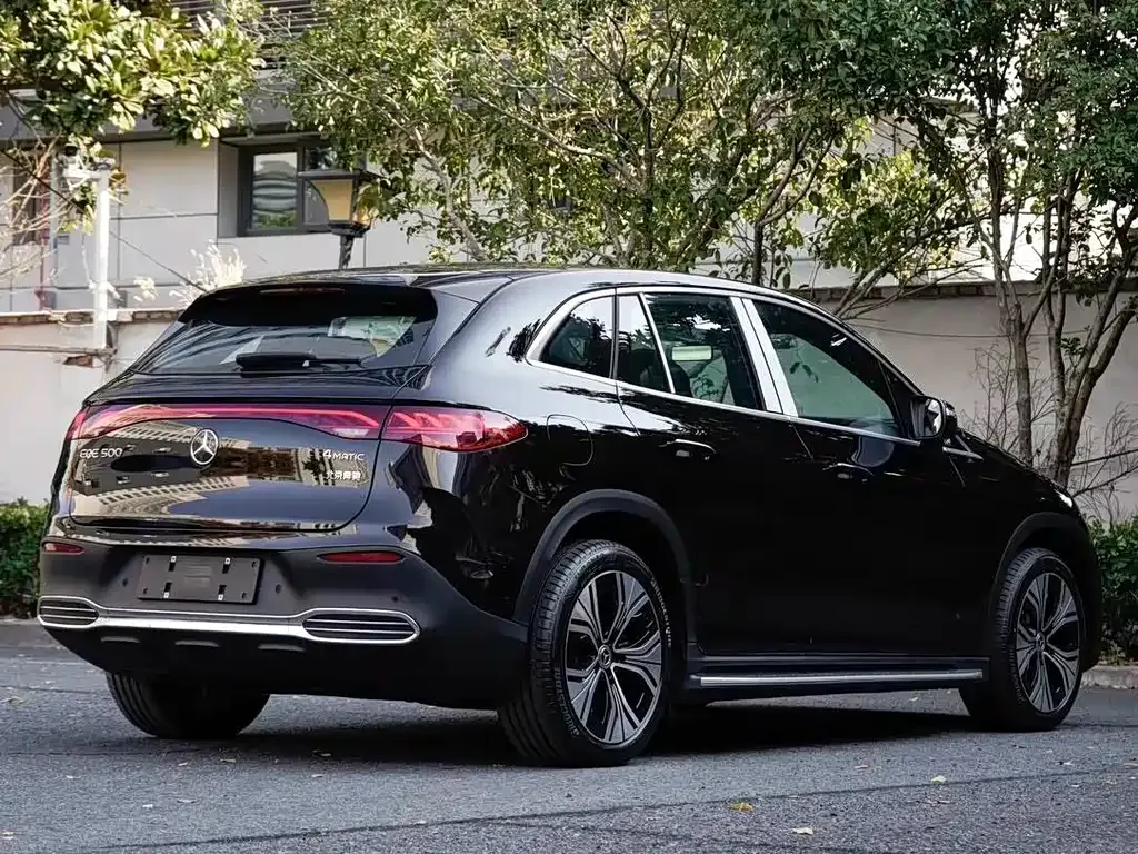 Mercedes-Benz EQE SUV — фото 9