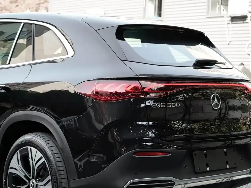 Mercedes-Benz EQE SUV — фото 10