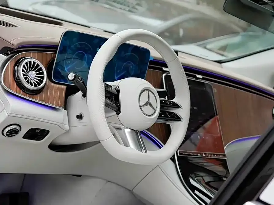 Mercedes-Benz EQE SUV — фото 3