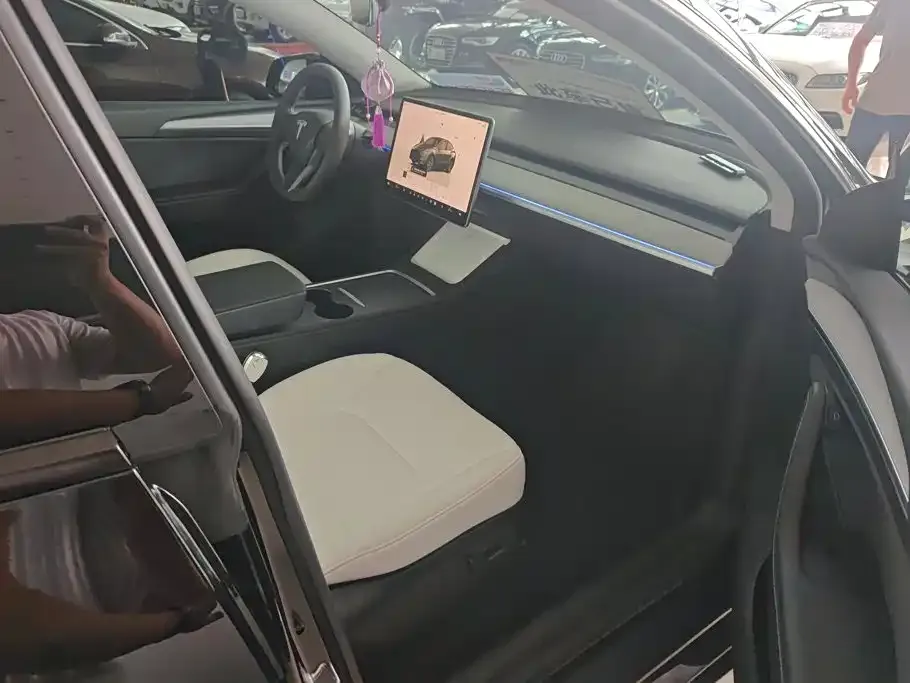 Tesla Model Y — фото 6