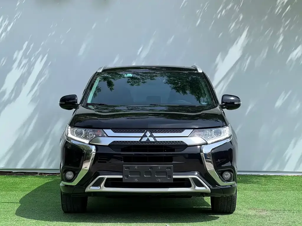Mitsubishi Outlander — фото 4