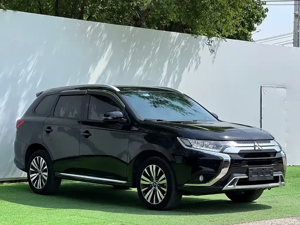 Mitsubishi Outlander — фото 8