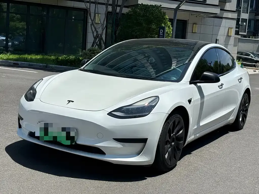 Tesla Model 3 — фото 1