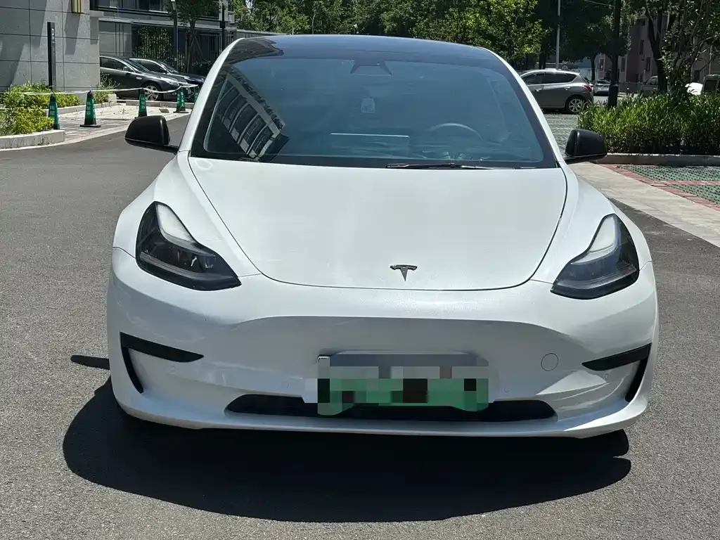 Tesla Model 3 — фото 5