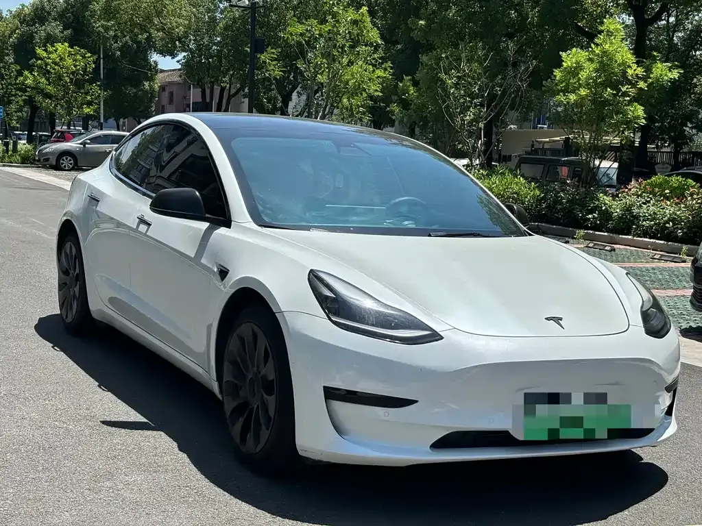 Tesla Model 3 — фото 10