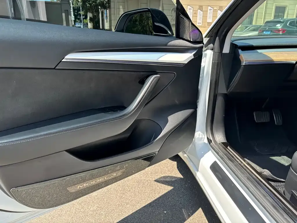 Tesla Model 3 — фото 4