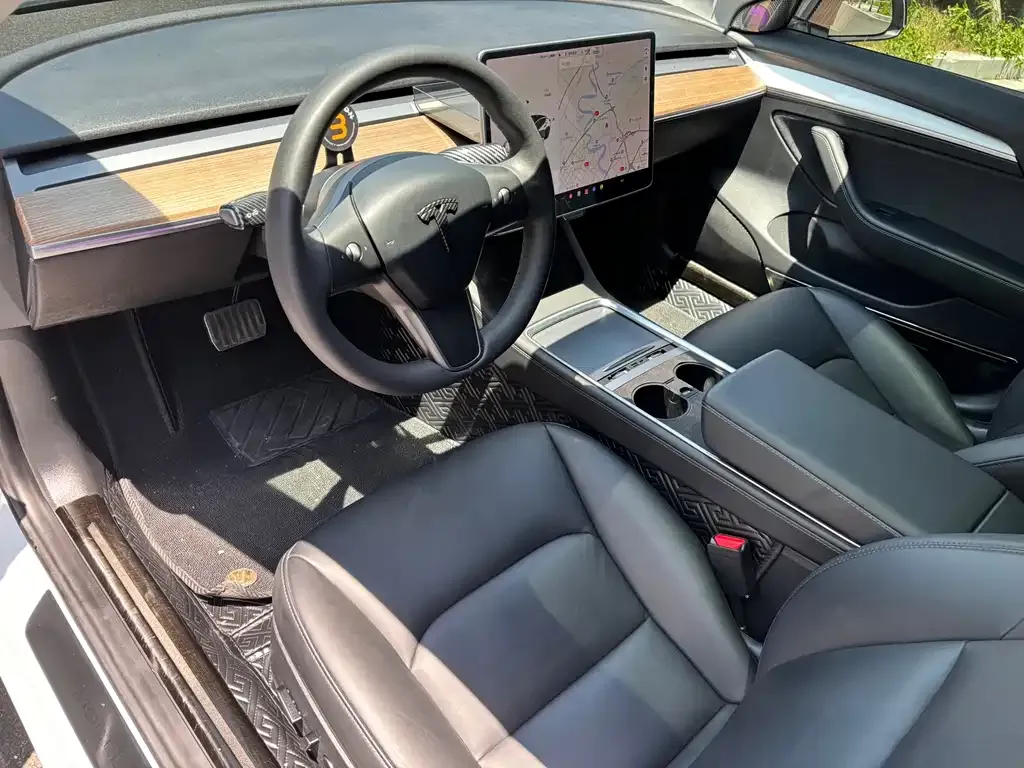 Tesla Model 3 — фото 9
