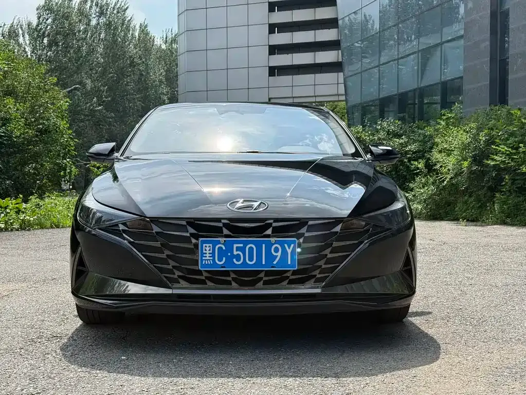 Hyundai Elantra — фото 3