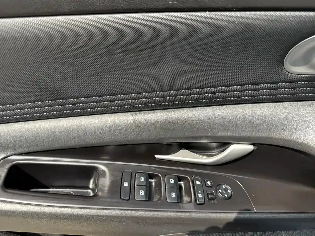 Hyundai Elantra — фото 4