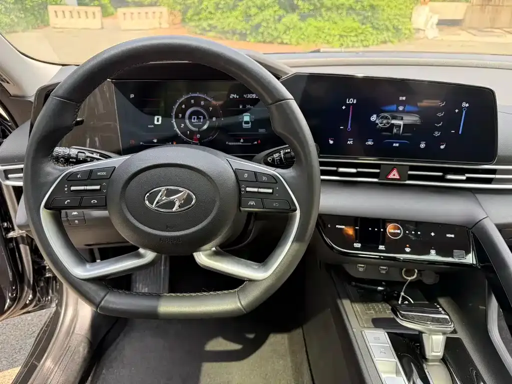 Hyundai Elantra — фото 7