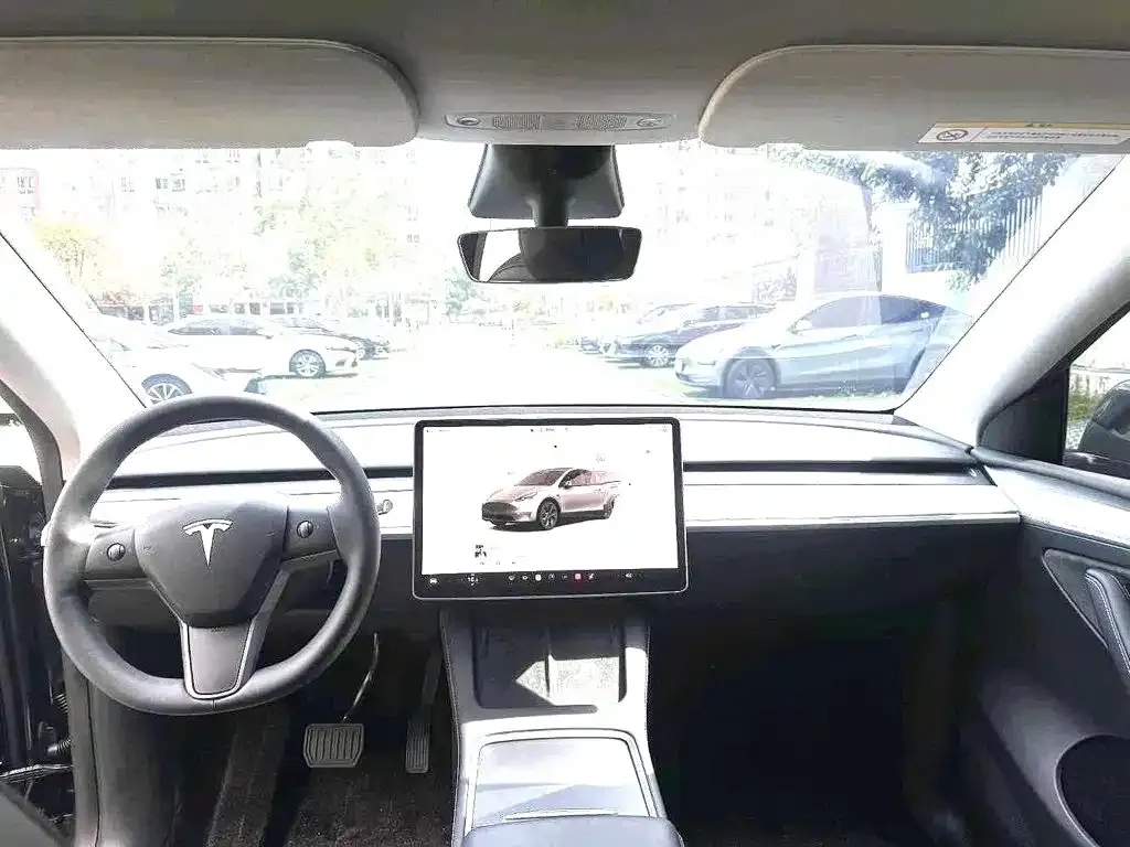 Tesla Model Y — фото 2