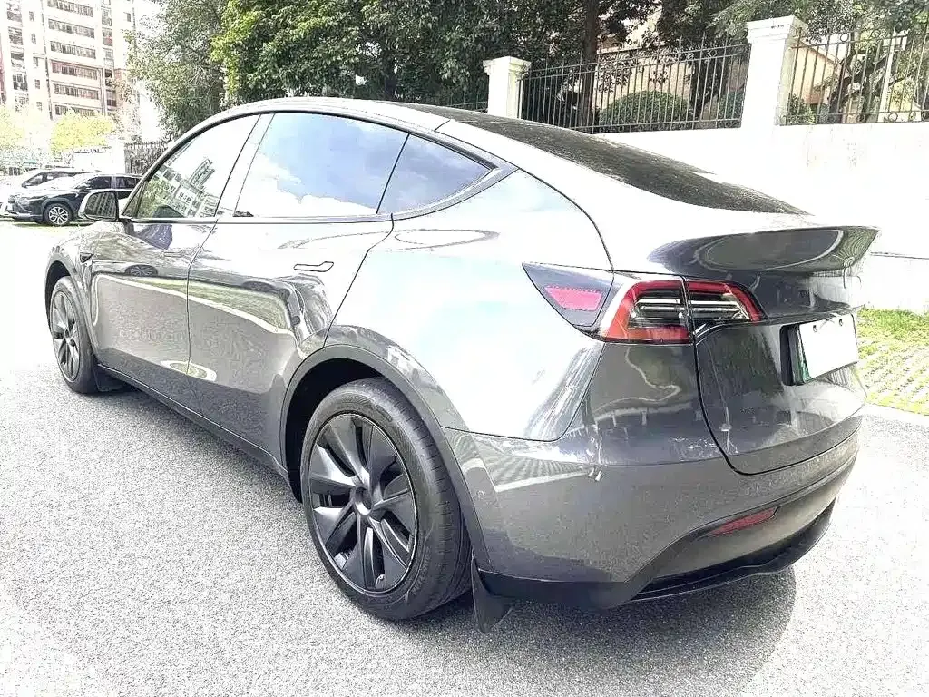 Tesla Model Y — фото 7