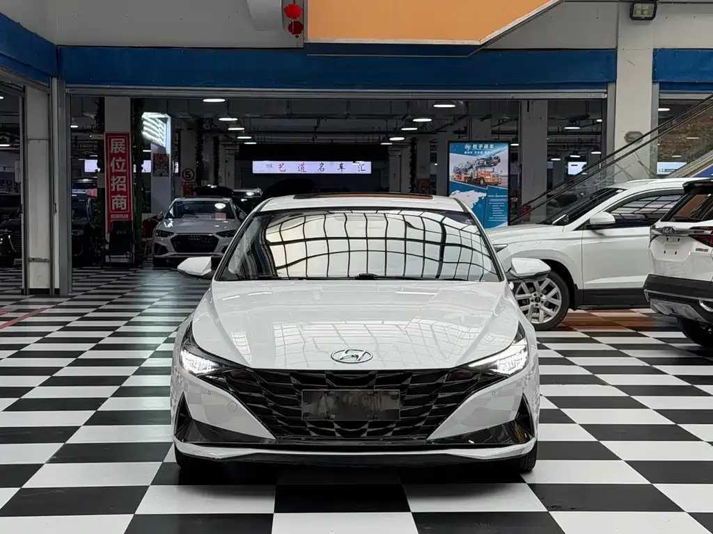 Hyundai Elantra — фото 3