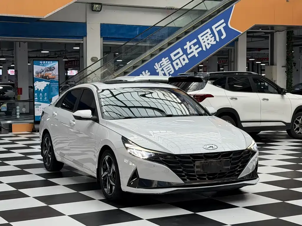 Hyundai Elantra — фото 4